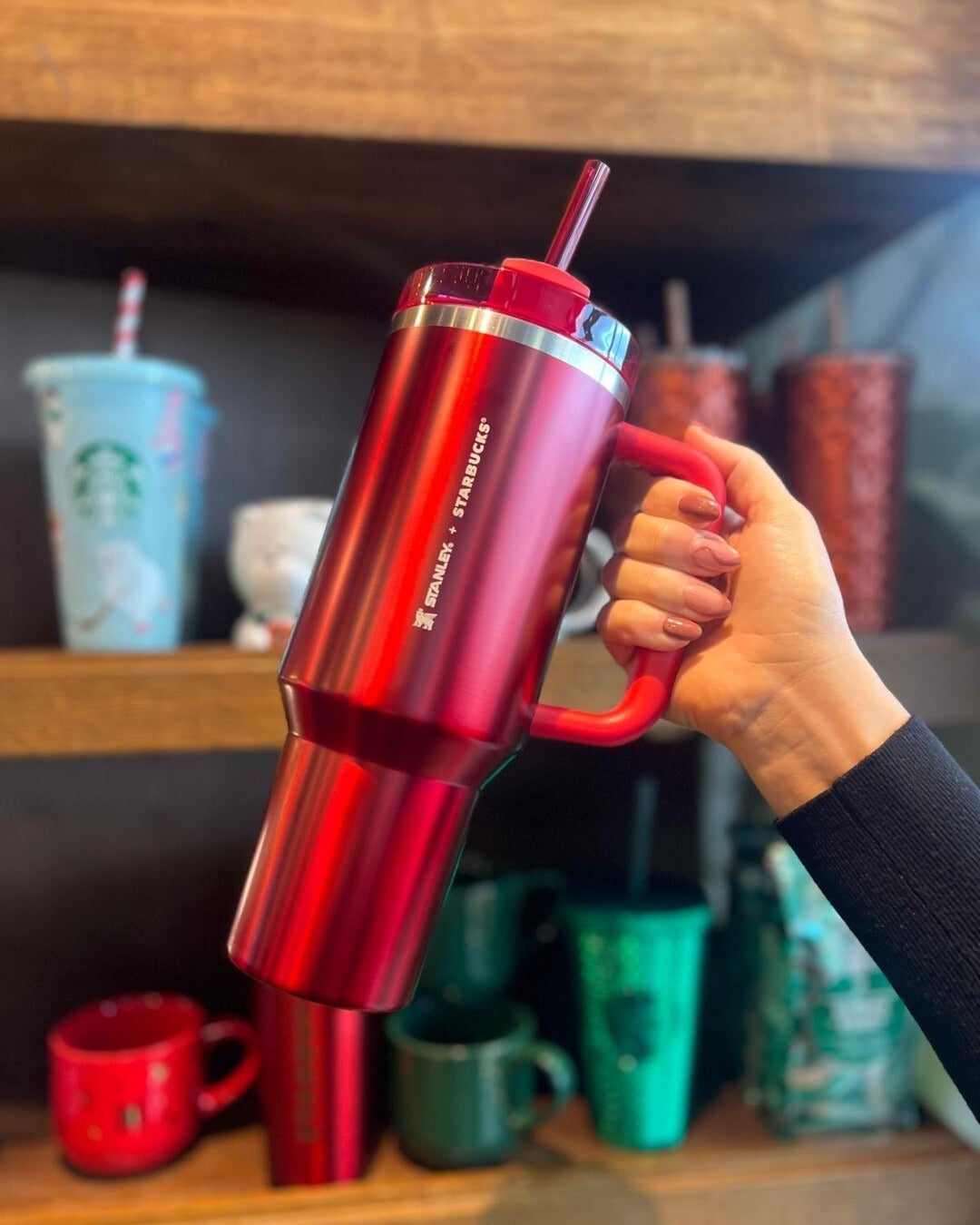 Starbucks x Stanley Holiday Red Quencher | 40oz | FlowState H2.0
